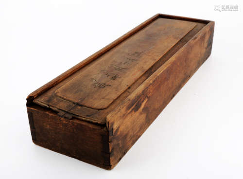 A WOODEN BOX FOR SCROLL PAINTING. THE SURFACE MARKED CHENG QIN WANG MO BAO HE.