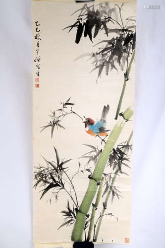 SIGNED HUANG HUANWU (1906-1985). A INK AND COLOR ON PAPER HANGING PAINTING. H253.