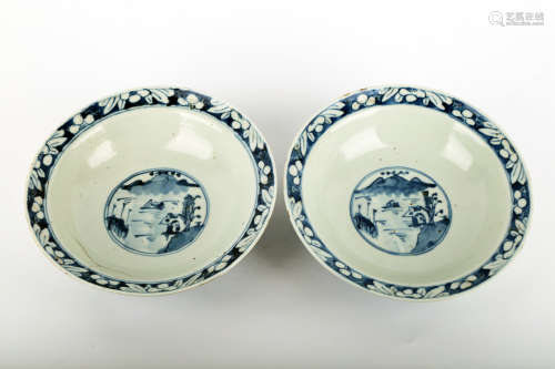 (2) A PAIR OF BLUE AND WHITE PORCELAIN STEMBOWL.C111.