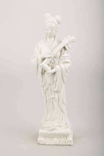 A BLANC DE PORCELAIN TRADITIONAL CHINESELADY STATUE.C278.