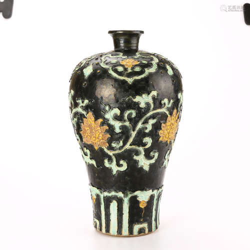 明 珐琅彩瓷梅瓶