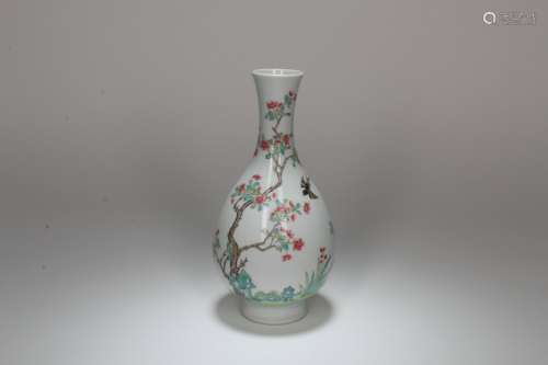 A Chinese Porcelain Vase