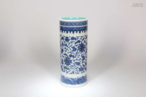 A Chinese Blue and White Porcelain Vase