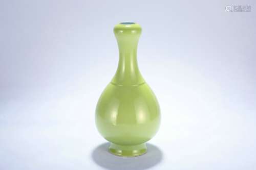 A Chinese Green Glazed Porcelain vase