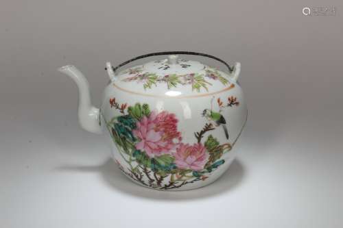 A Chinese Porcelain Tea Pot