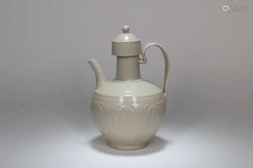 A Chinese Porcelain Tea Pot
