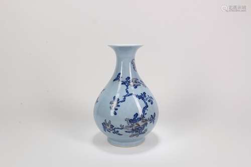 A Chinese Blue and White Porcelain Vase