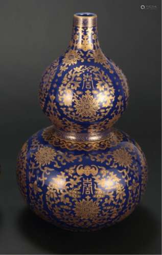 A Chinese Double Gourd Shape Porcelain  Vase