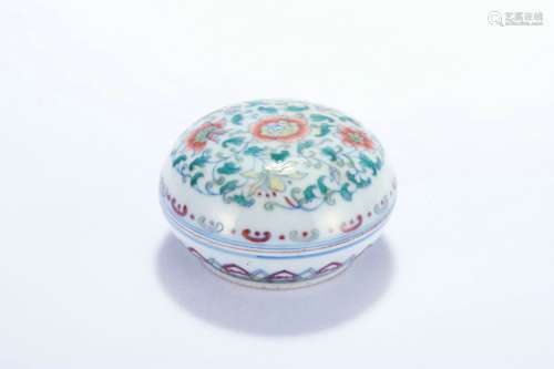 A Chinese Dou-Cai Porcelain Round Box with Cover
