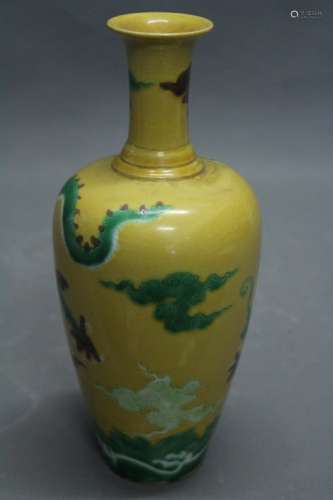 A YELLOW-GROUND 'DRAGON' MEIPING VASE