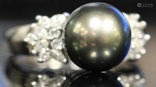 LADY'S SILVER TAHITIAN PEARL 14KT GOLD RING