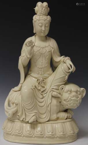 CHINESE CARVED STATUE OF QUAN YIN, 24 1/2