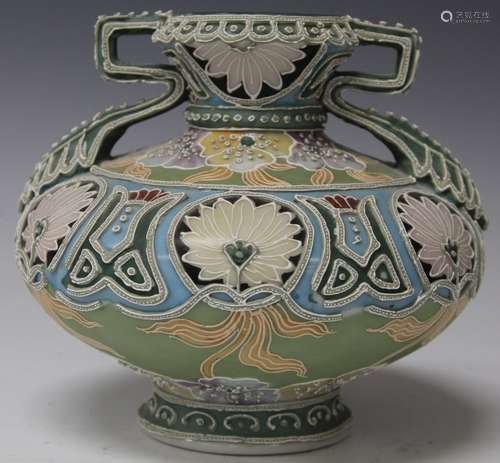 19TH CENTURY JAPANESE SATSUMA PORCELAIN VASE