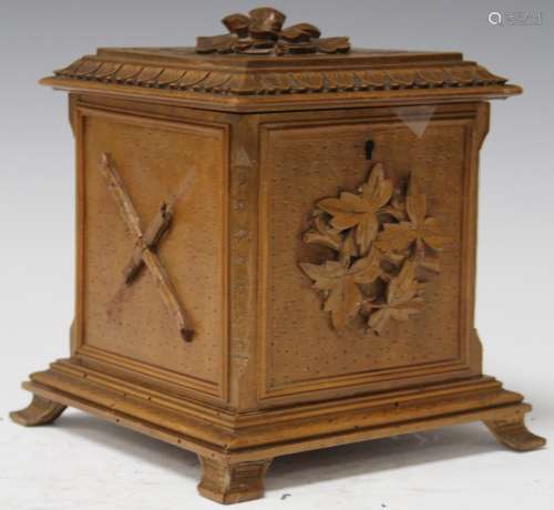 19TH CENTURY BLACK FOREST CARVED BOX