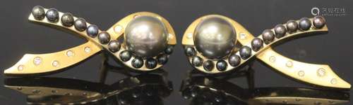 PAIR OF PEARL AND DIAMOND 18KT EARRINGS