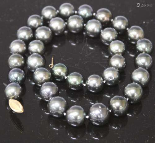 TAHITIAN BLACK PEARL NECLKACE WITH 14KT CLASP