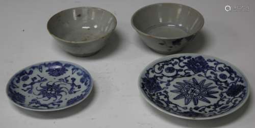 LOT OF (4) EARLY CHINESE BLUE AND WHITE PORCELAIN