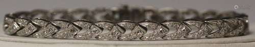 LADY'S DIAMOND 14KT WHITE GOLD BRACELET