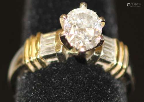 LADY'S DIAMOND 14KT GOLD RING