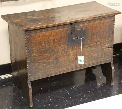 18TH CENTURY SPANISH OAK CHEST