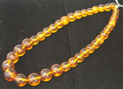 VINTAGE AMBER BEADED NECKLACE