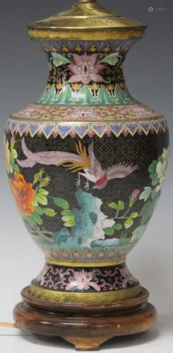 20TH CENTURY CHINESE CLOISONNE LAMP ON STAND