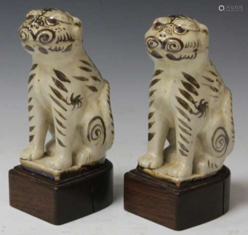 VINTAGE CHINESE PORCELAIN LIONS ON STANDS