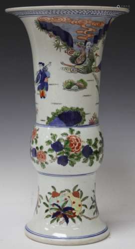 CHINESE WUCAI PORCELAIN VASE, 16 1/2