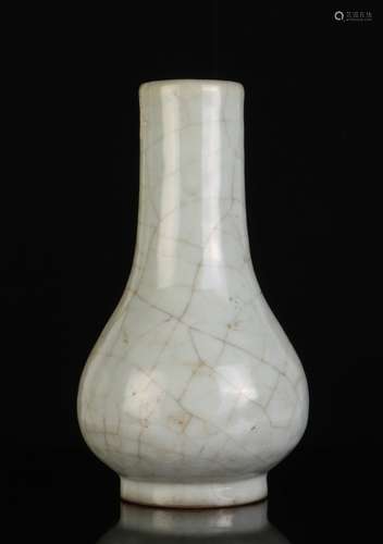 Chinese Long Quan Yao Porcelain Vase