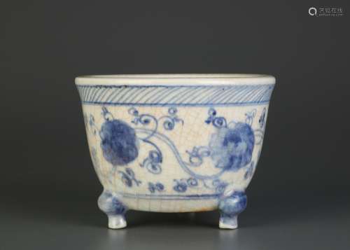 Chinese Blue/White Tripod Porcelain Jar