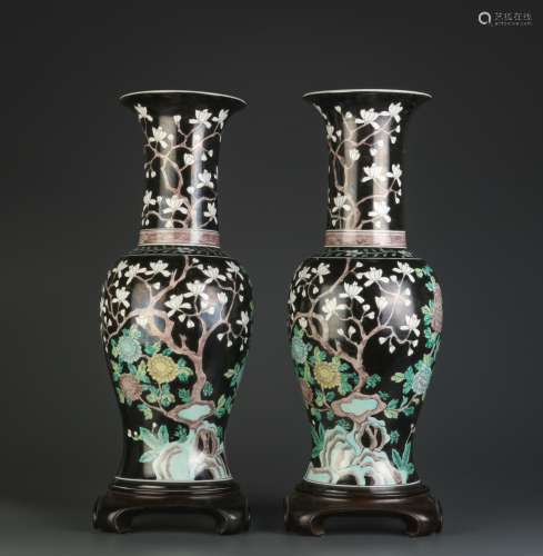 Pair of Chinese Porcelain Lamp Vase w/ Wood Stand