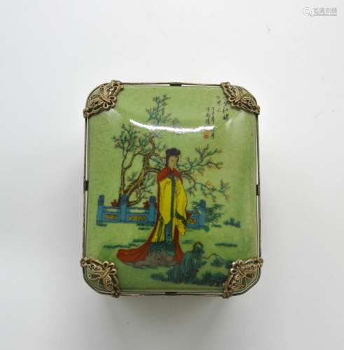 Chinese Famille Rose Porcelain Cover Box