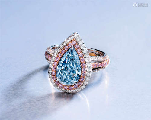 18K白金及玫瑰金镶嵌重约2.64克拉梨形切割天然浅蓝色钻石配粉色及白色钻石戒指，主石净度为VS2