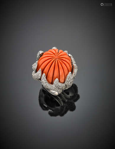 Carved orange coral and diamond-set white gold ring g 38.20 size 16/56.