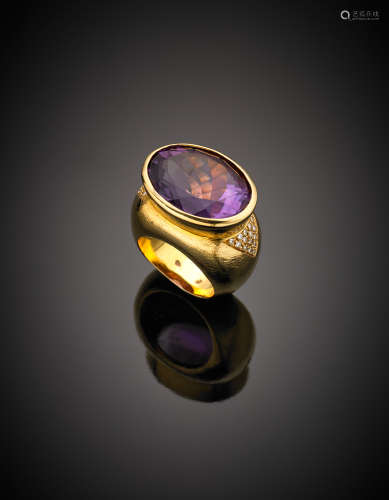 ANGELA PUTTINI - CAPRIYellow gold large amethyst ring with a diamond surround, g 25.20 size 14/54. In original box
