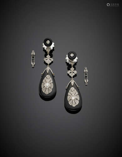Platinum, onyx and diamond pendant earrings, white gold clasp, g 15.40, length cm 7.60, width cm circa.