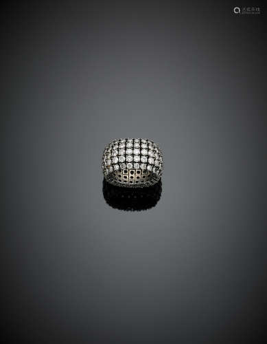 A five diamond row band ring on black rhodium gold g 17.58 size 14/54. In Chantecler case