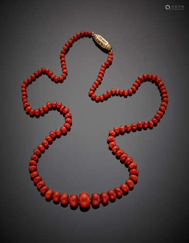 Red coral bead graduated necklace with yellow gold and enamel clasp, bead diam. from mm 5.44 to mm 17.70, g 80.39, length cm 84 circa.(slight defects)