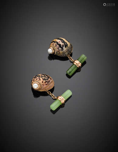 REDRed gold shell, nephrite white cultured pearl accented cufflinks, g 11.26.