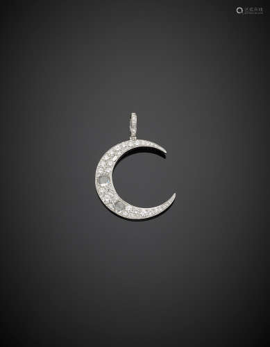 White gold round rose cut and baguette diamond crescent pendant, g 6.09, length cm 4.70, width cm 3.10 circa.