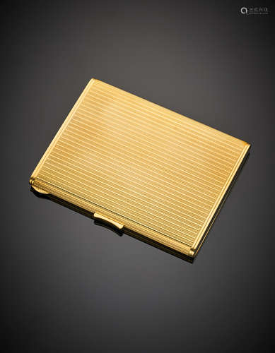 Yellow partly chiselled gold cigarette case, g 173.07, length cm 10.80, width cm 8.50, h cm 0.90 circa.