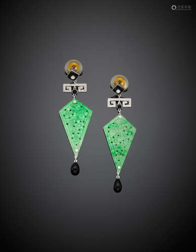 White gold carved jade, onyx and diamond pendant earrings, g 8.75, length cm 7.20 circa.