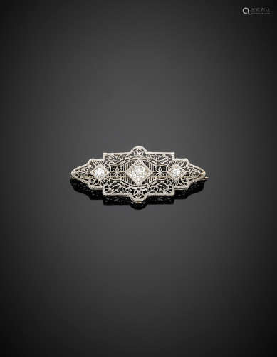 Platinum filigree brooch with three diamond, the central ct. 0.80 circa and the others ct. 0.22 circa each, g 4.50.