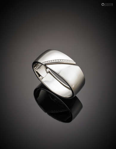 *White gold diamond spring cuff bracelet, g 61.48, diam. cm 5.70.