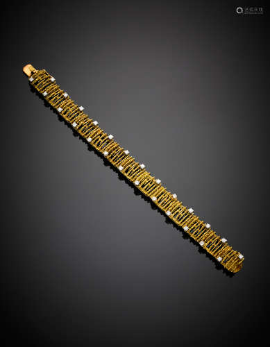 LA TRIOMPHEYellow gold diamond articulated modular bracelet, g 51.15, length cm 17, h cm 1 circa.