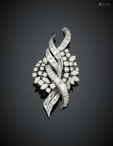 A round, marquise,baguette and tapered diamond platinum brooch, in all ct. 6 circa, g 22.00, length cm 6.80, h cm 3.2 circa.