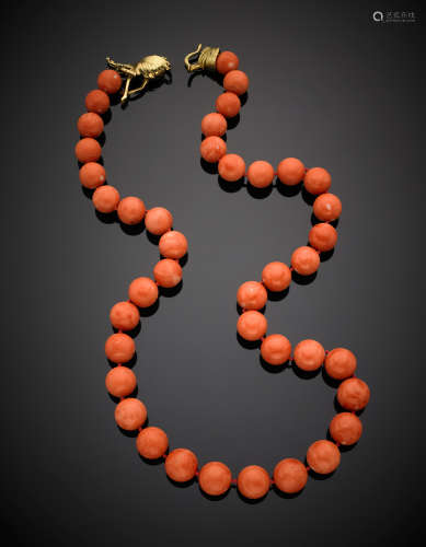 Orange/salmon coral bead necklace with yellow gold clasp, bead from mm 16.10 to mm 12.77 g 193.50, length cm 72.5 circa.