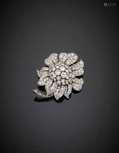 Platinum and white gold round and baguette diamond sunflower brooch, in all ct. 8.7 circa g 28.3, length cm 4.8 circa. Marked 8 IX6I99