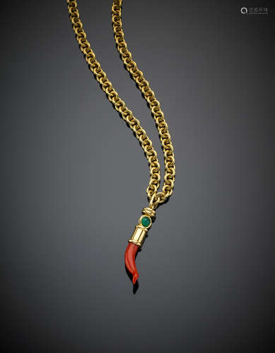 R.PASQUALIYellow gold linkchain necklace finished with a red orange coral cm 6 circa lucky charm accented with cabochon emerald and onyx, g 118.4, length cm 63 circa.