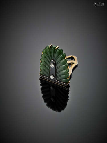 CARTIER LONDONWhite and yellow gold palm tree carved nephrite brooch with black enamel and diamond details, g 10.30, h cm 2.80 circa.